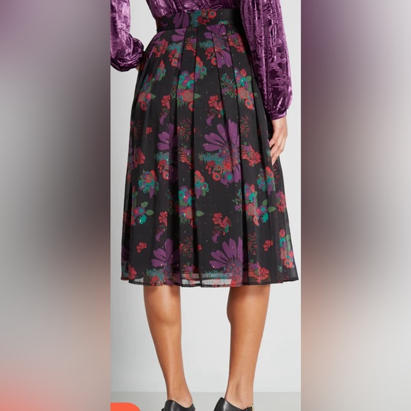 NWT ModCloth Meow Bouquet Pleated Swing Skirt Size 0 - Picture 2 of 7